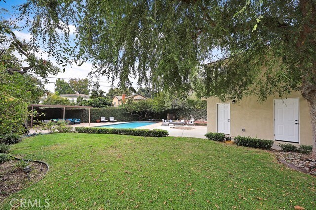 Building Photo - 1647 N Santa Anita Ave