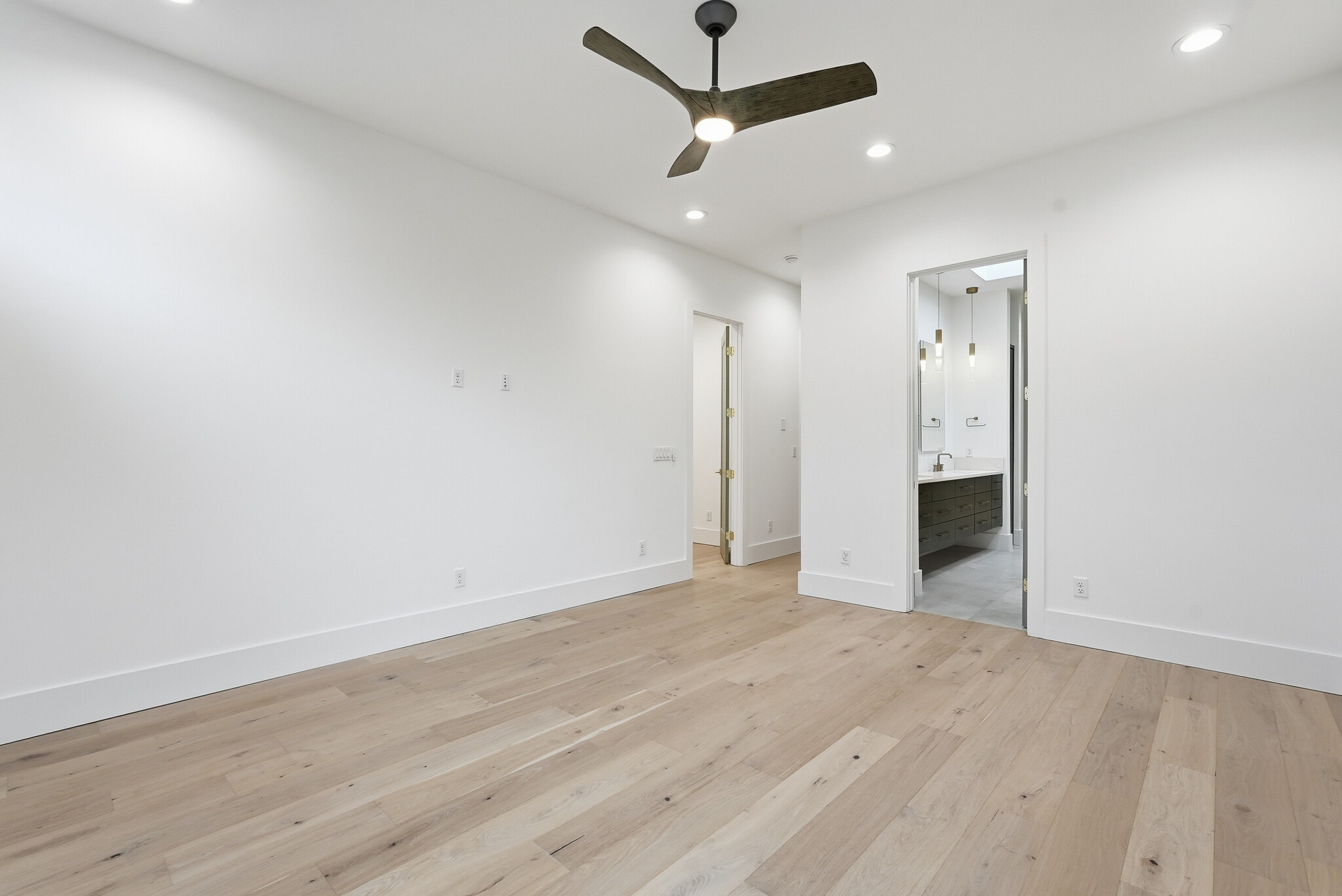 Spacious bedroom featuring modern flooring, neautral tones, and abundant natural light - 3718 West End Ave