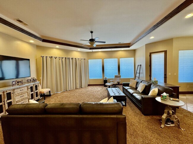 Building Photo - Beautiful Five-Bedroom Home in Tonaquint V...