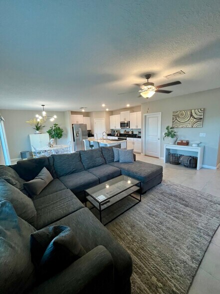 Building Photo - 6156 Spring Crayfish Ave