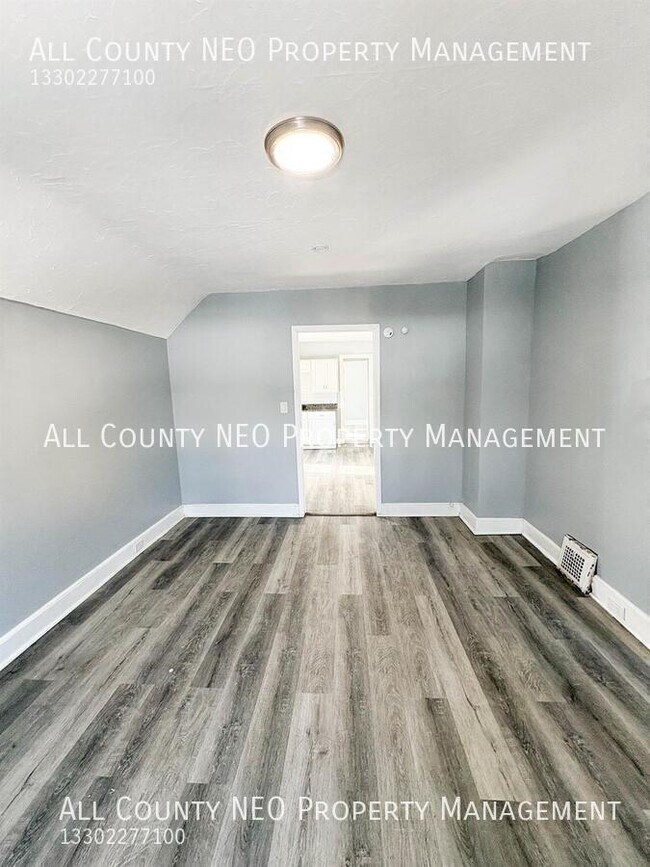 Building Photo - 3320 W 56th St