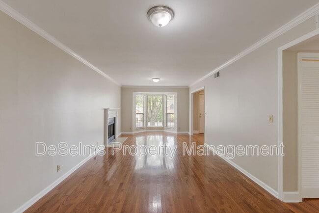 Building Photo - 5120 English Village Dr