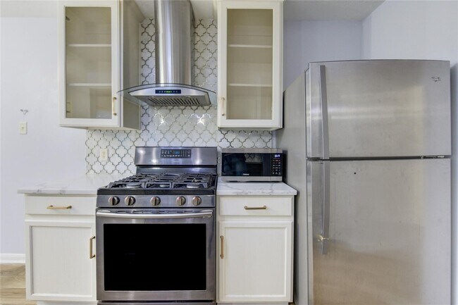 Building Photo - 19334 Strathmore Pl Ln