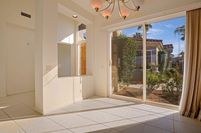 Building Photo - 830 Hawk Hill Trail