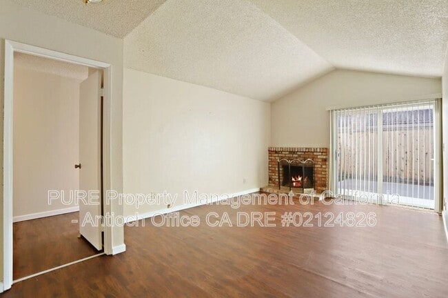 Building Photo - 2433 Sequoia Dr