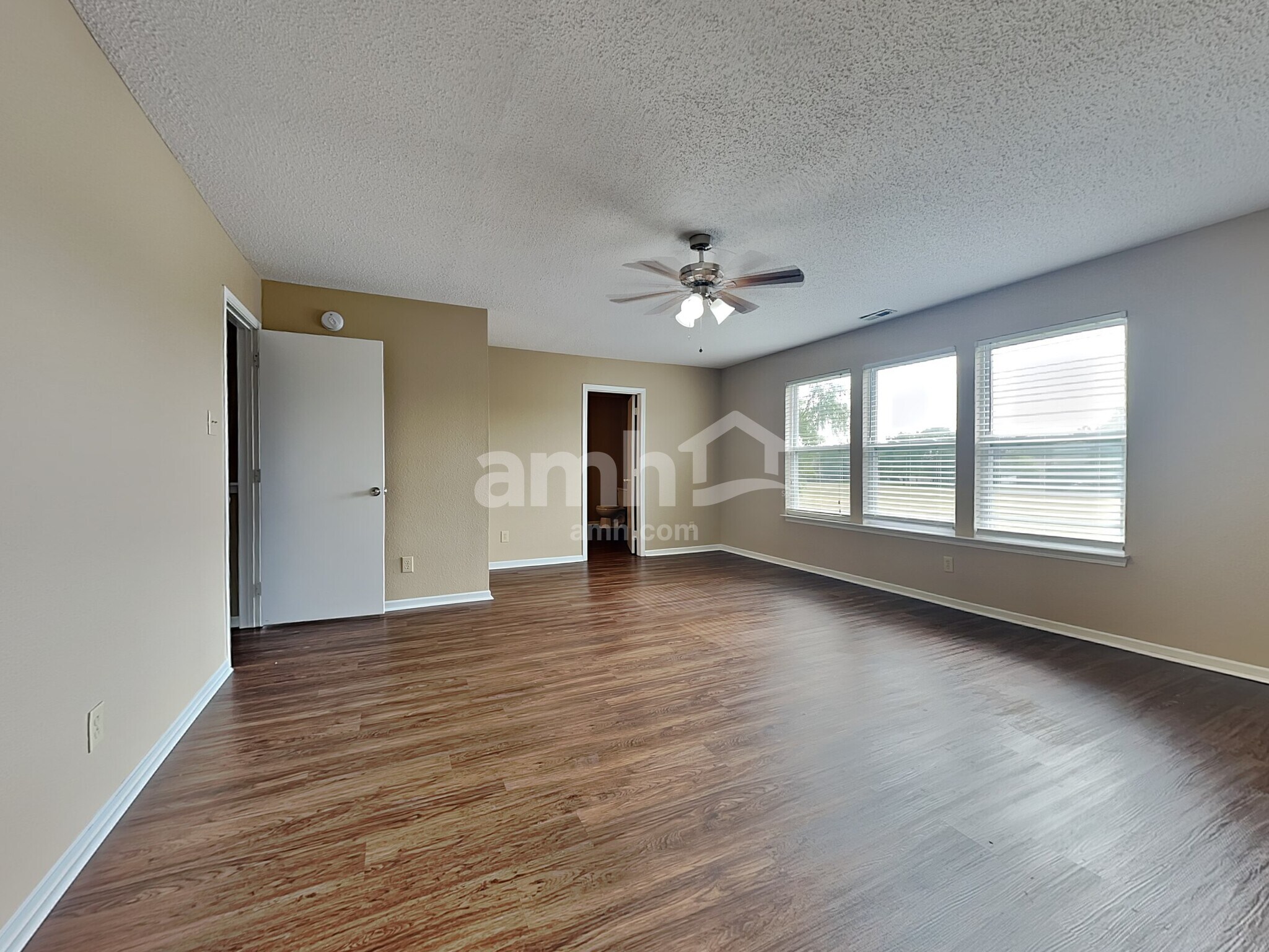 Building Photo - 14470 Forsythia Ln