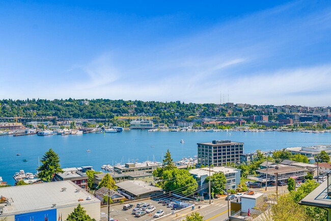 Rooftop Deck - 655 Crockett St