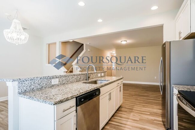 Building Photo - Townhome | Back Patio with Privacy Fence |...