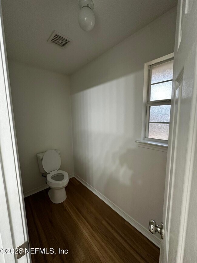 Building Photo - 1305 Hawks Crest Dr