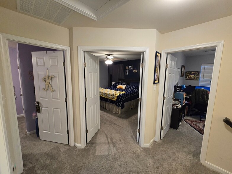 Building Photo - 45652 Tenny Hill St