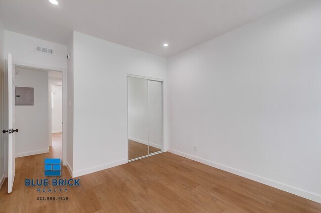 Building Photo - 5320 Corteen-18