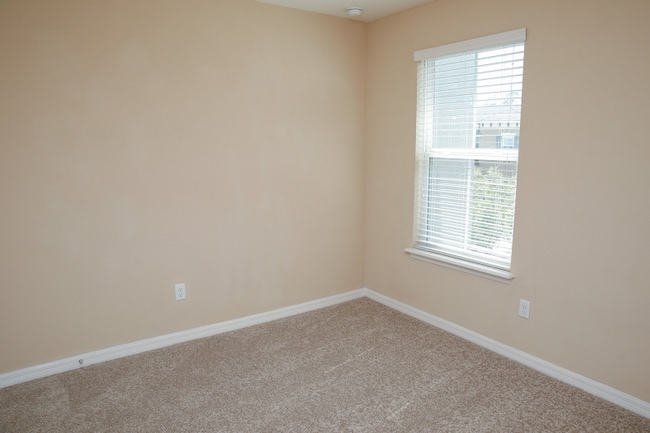 Building Photo - 142 Aston Grande Dr