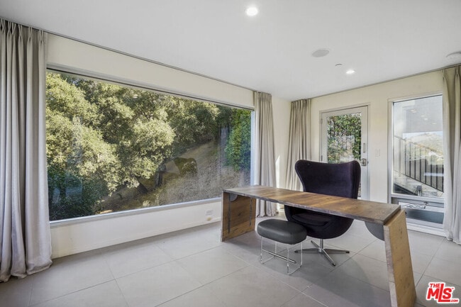 Building Photo - 9716 Oak Pass Rd