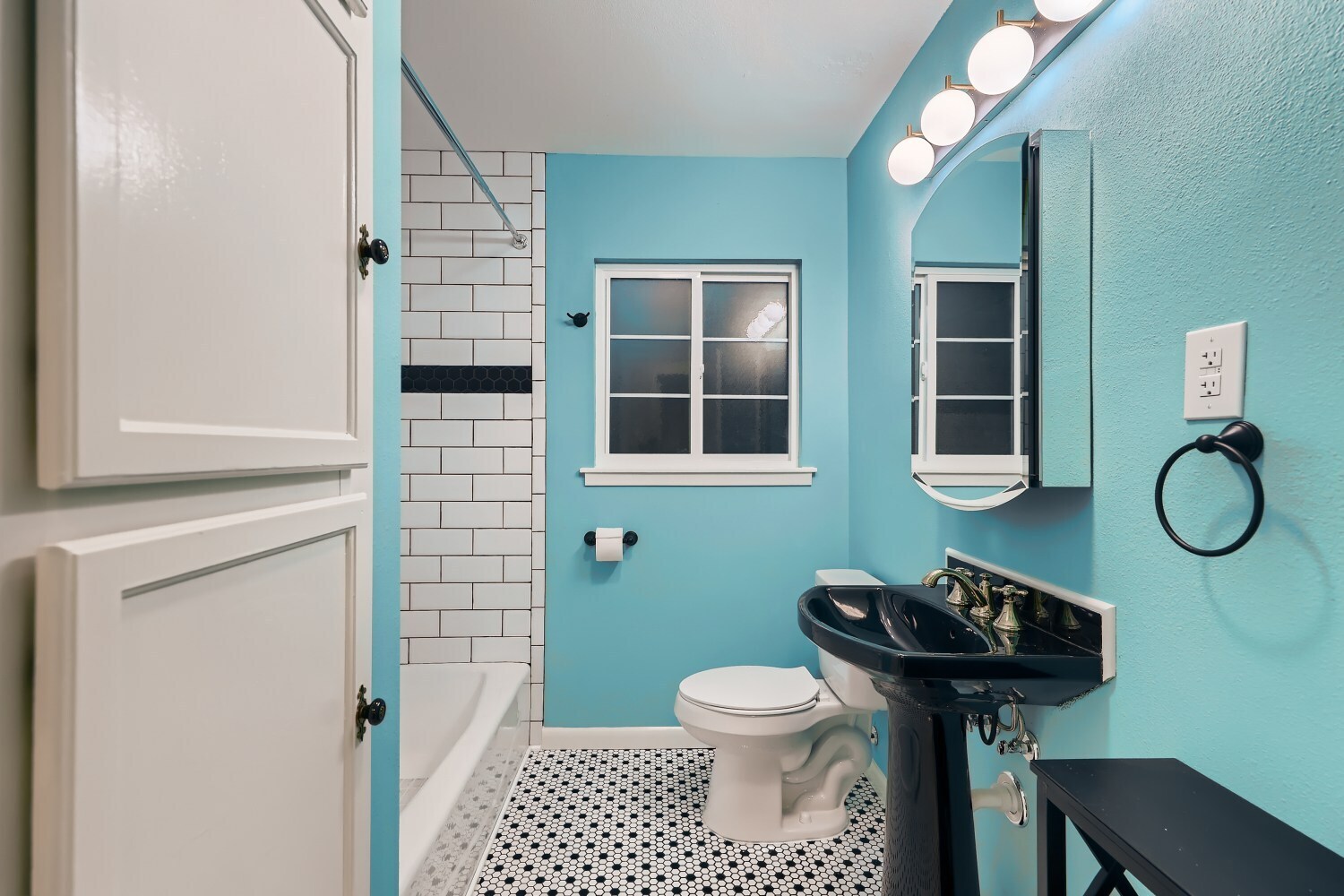 guest/2nd bath retro - 225 Seford Dr