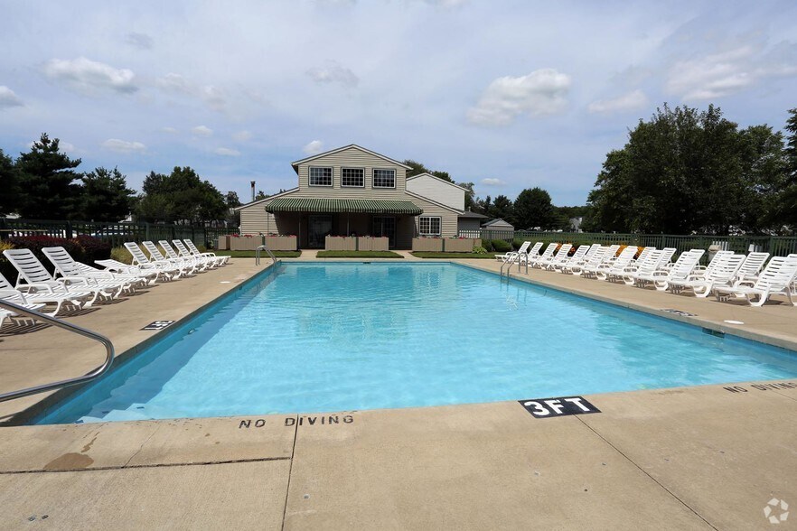 Hunters Lake Apartments 1207 Hunters Lake Dr W Cuyahoga Falls OH