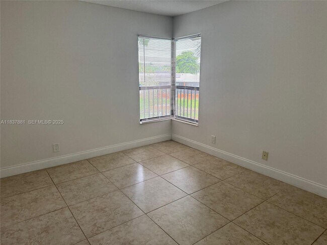 Building Photo - 3817 Cocoplum Cir