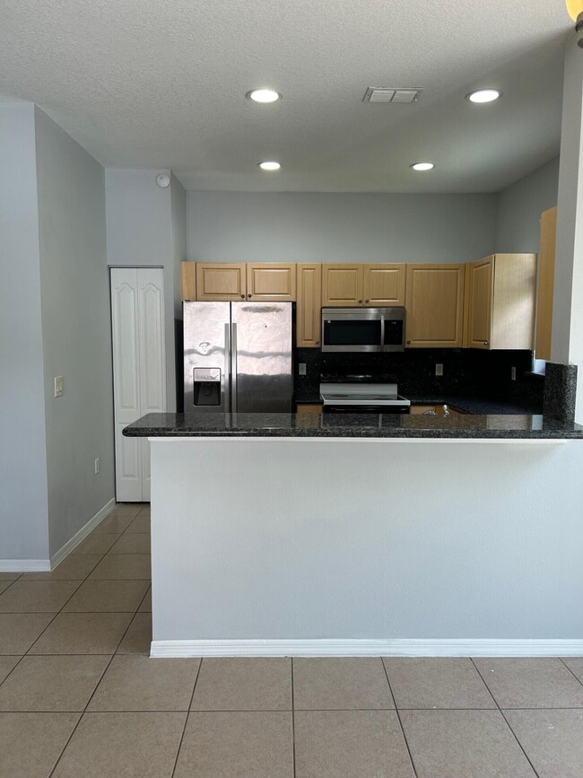 Building Photo - 1412 Seminole Palms Dr