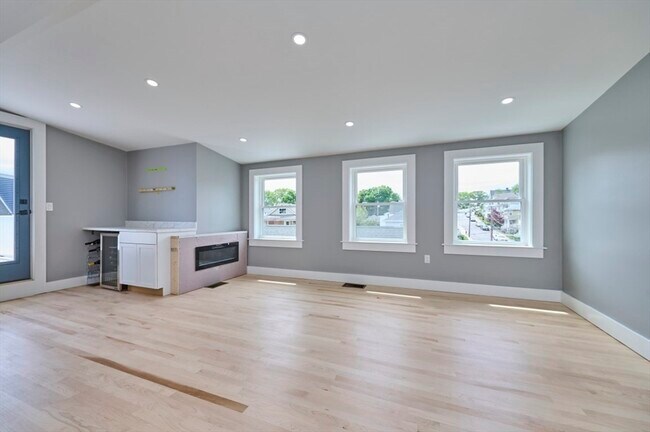 Building Photo - 97 Oakton Ave