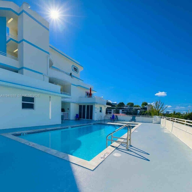 Building Photo - 9156 Collins Ave