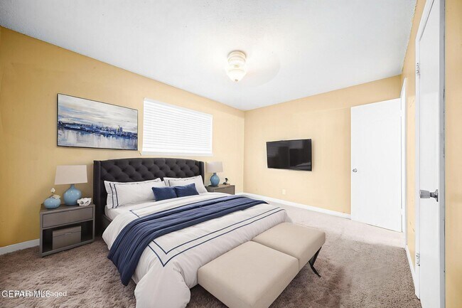 Building Photo - 5656 Kensington Cir