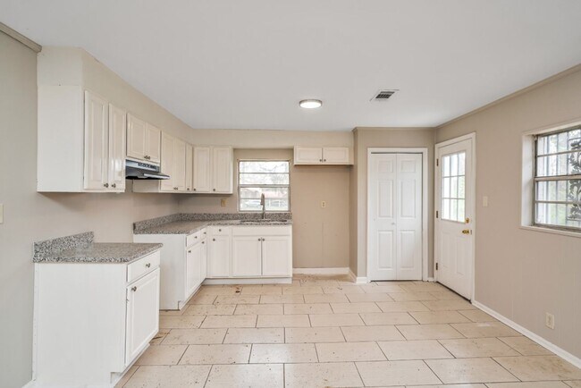 Building Photo - Renovated 4-Bed Home in Pleasant Grove!