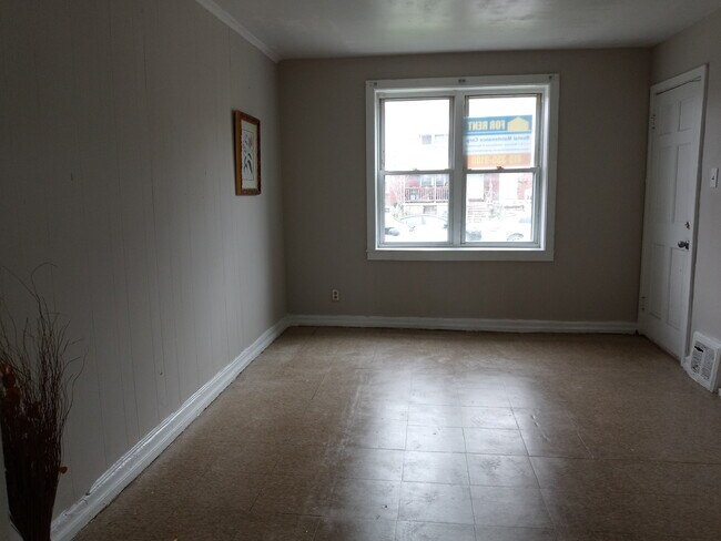Building Photo - 915 1st St