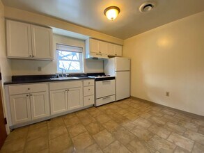 Building Photo - Stunning Two Bedroom Apartment with Ample ...