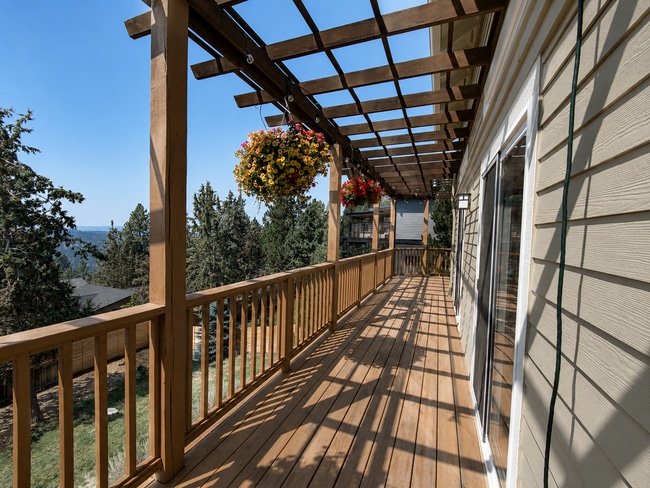 Building Photo - Light-Filled Bend Split-Level with Mountain Views & Flexible Space