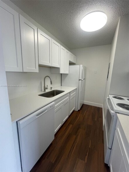 Building Photo - 1251 N Benoist Farms Rd