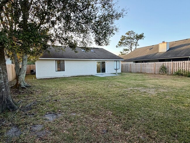 Building Photo - 107 Woodland Dr