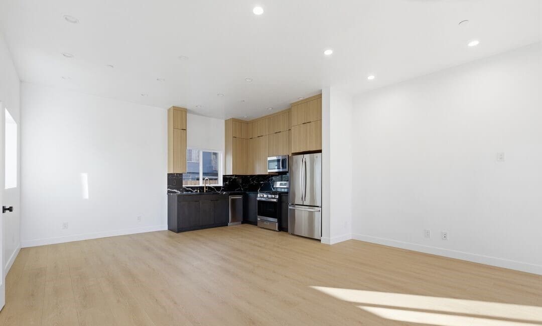 Building Photo - 2835 S Redondo Blvd