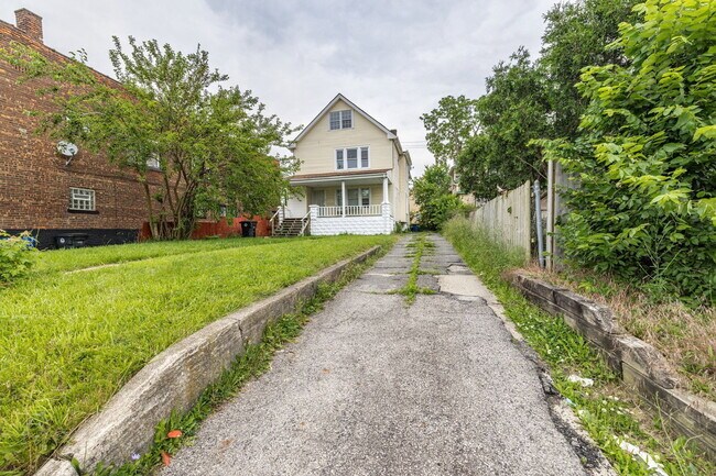 Building Photo - 3691 E 116th St