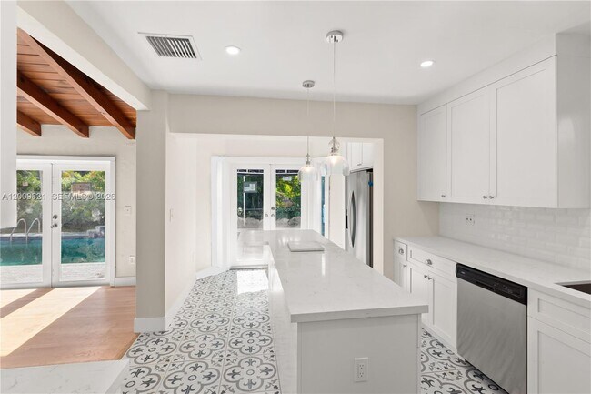 Building Photo - 5614 San Vicente St