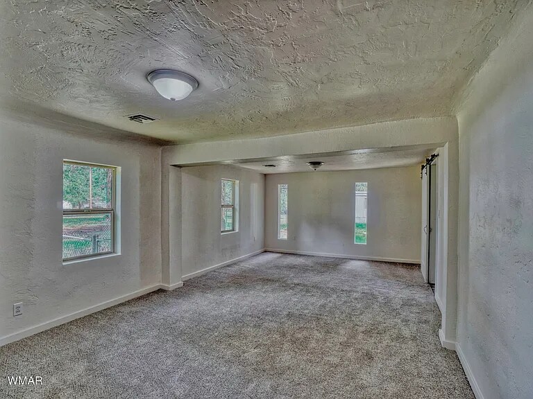 Building Photo - 2580 Poplar Dr