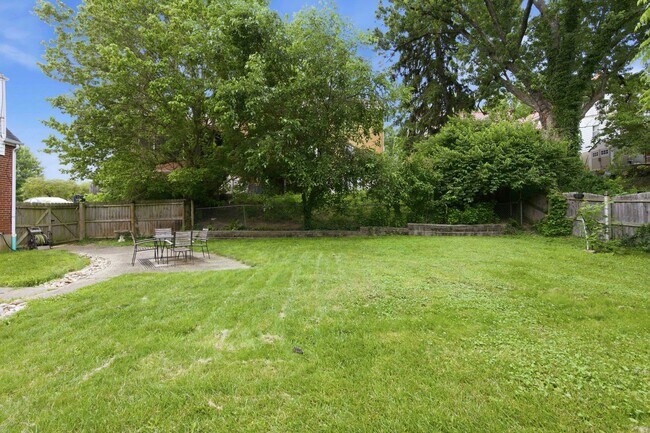 Building Photo - 4158 St Lawrence Ave