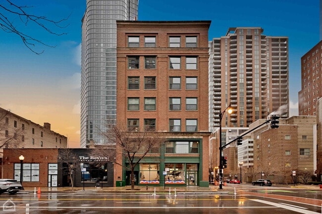 Building Photo - 900 S Wabash Ave