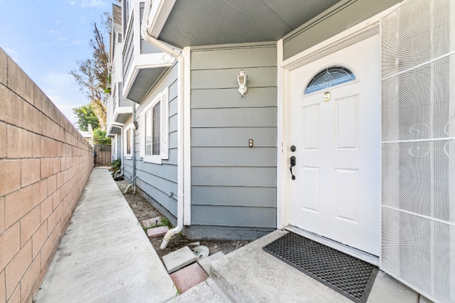 Building Photo - 816 N Inglewood Ave