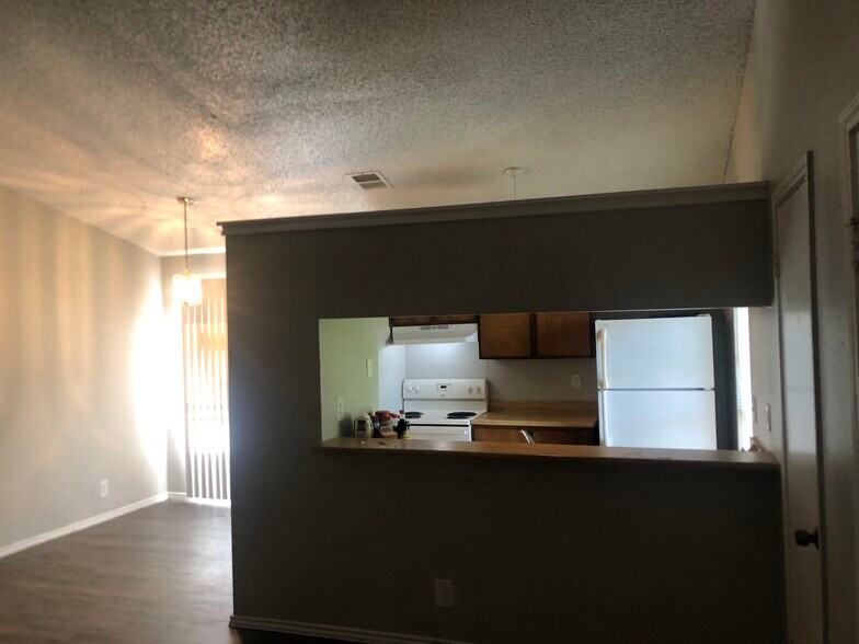 Building Photo - 8828 Meadow Range St