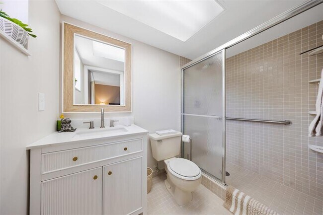 Building Photo - 5250 Las Verdes Cir