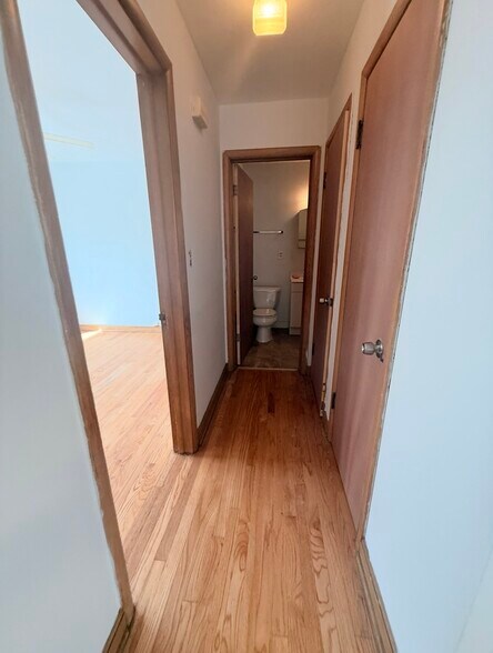 Building Photo - 4002 N Farwell Ave