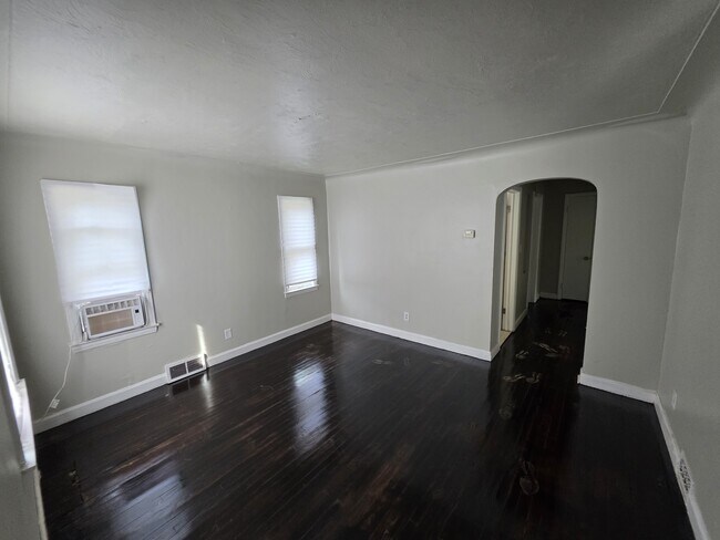 Building Photo - 2302 Tyler St