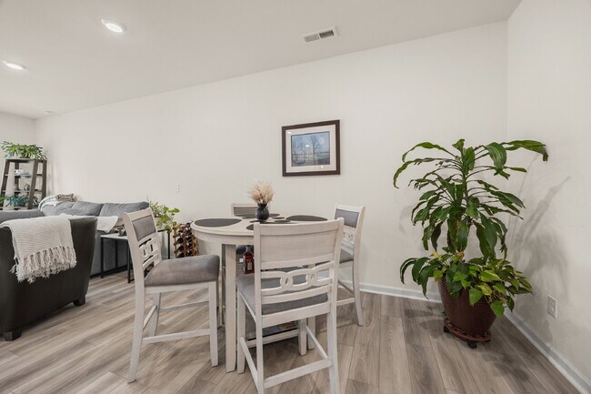 Building Photo - "Charming 3-Bed Townhouse with Granite Touches & Garage in Concord!"