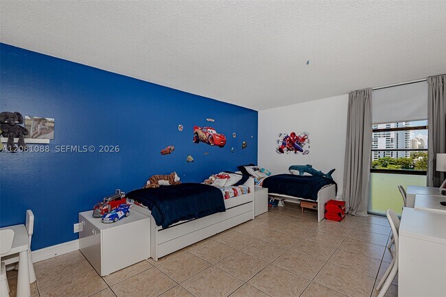 Building Photo - 3475 N Country Club Dr