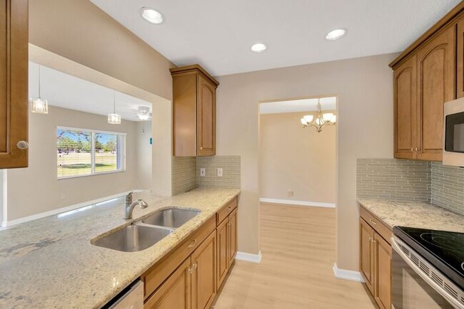 Building Photo - 2 BR, 2 BA Home in the Mainlands on the 18...