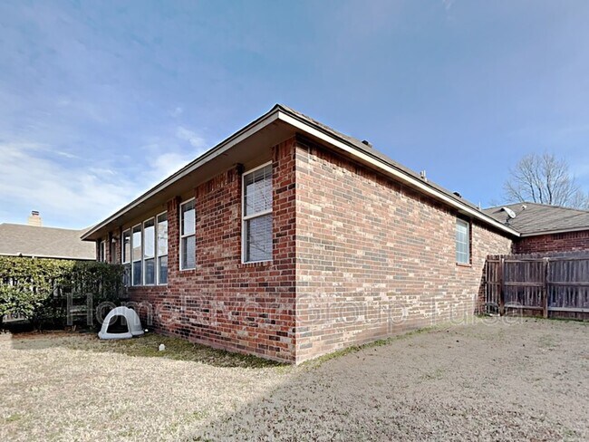 Building Photo - 3710 N Ironwood Pl