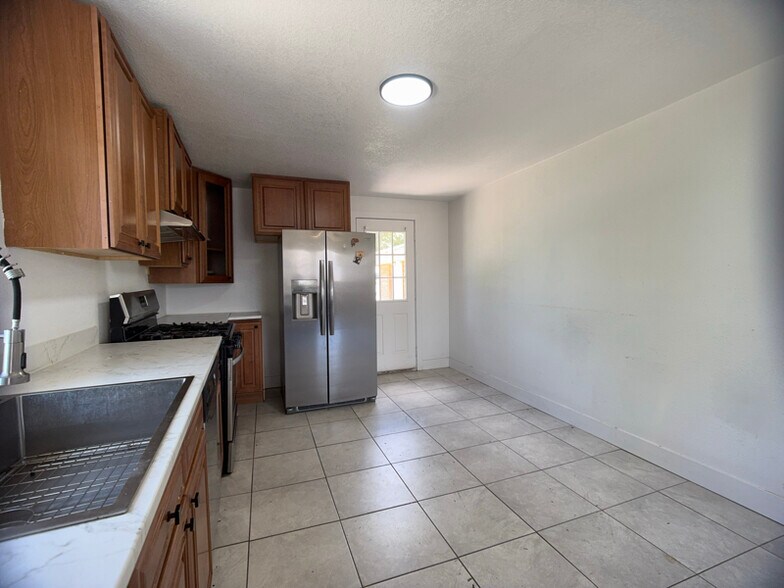 Building Photo - 4950 Milwaukee St