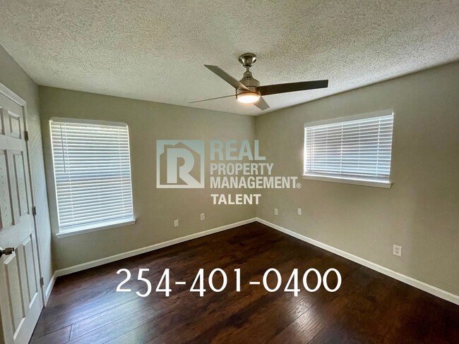 Building Photo - NOW AVAILABLE 3 Bedroom, 2 Bathroom Home f...