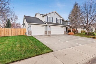 Building Photo - Beautiful NW Meridian Home with Privacy and Community Amenities