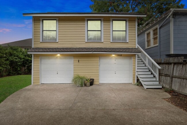 Building Photo - Charming 1-Bedroom in the Heart of Montrose!