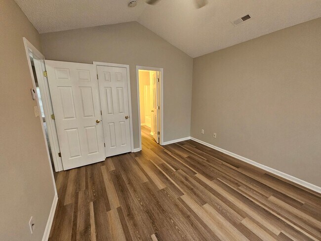 Building Photo - Remodeled Ranch Home Minutes from Uptown Charlotte